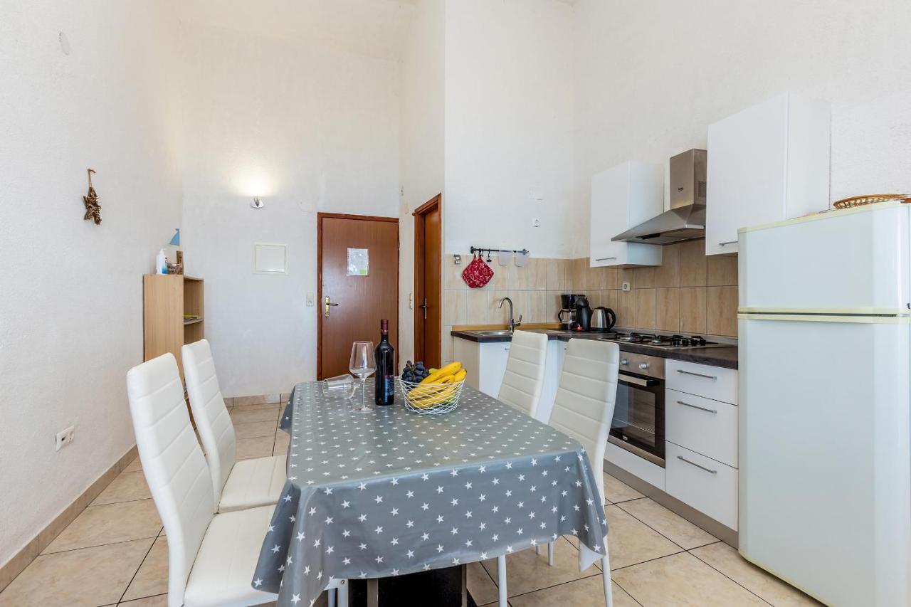Private Accommodation Stara Baška Zewnętrze zdjęcie